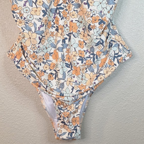 Cupshe Ditsy Floral Flutter Sleeve One-Piece Swimsuit V Neck Lace Up Back Large - Picture 5 of 10